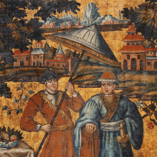 De såkaldt kinesiske tapeter på Gammel Estrup. Kunstneren bag har næppe nogensinde besøgt Kina, men de landskabsfragmenter, der ses i baggrunden, er inspireret af landskabsskildringer på fx kinesisk porcelæn. Foto: Gammel Estrup Danmarks Herregårdsmuseum.