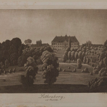 Også Ledreborgs prægtige barokhave blev omlagt til den nye romantiske – eller engelske stil. Det gamle terrasseanlæg spores dog endnu i form af plænens skarpe profiler. Ledreborg, ca. 1820, S. H. Petersen. Det Kgl. Bibliotek.